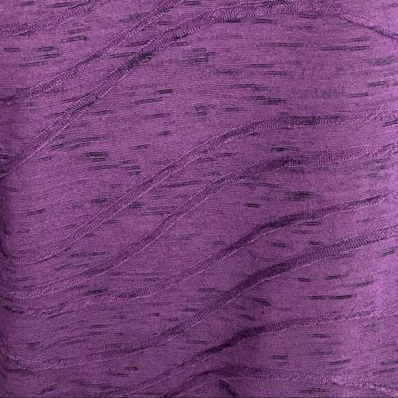 Vera Wang woman’s medium plum top - Picture 3 of 8